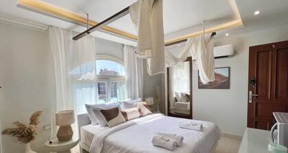 Spacious 4-bedroom private bathroom, AC, kitchenet, mini bar,clean and quite