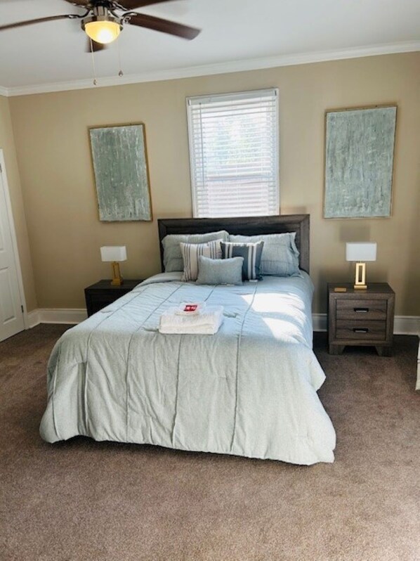 5 soverom, strykejern/-brett, wi-fi og sengetøy