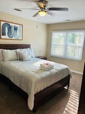 5 soverom, strykejern/-brett, wi-fi og sengetøy