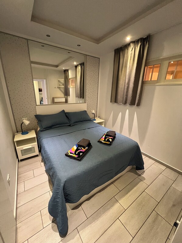 2 slaapkamers, een kluis op de kamer, een bureau