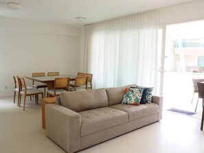 Interior - Itacimirim, BA (Surf Beach) - 4 suites with AC (Monte Gordo)