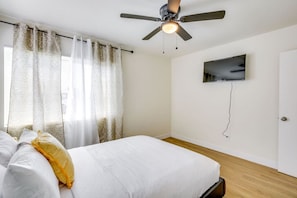 6 bedrooms, iron/ironing board, free WiFi, bed sheets