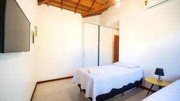 Casa luxo, 4 quartos, piscina particular | 4 quartos, individualmente decorados, individualmente mobiliados