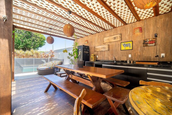 Deluxe House, 4 Bedrooms, Private Pool | Outdoor dining