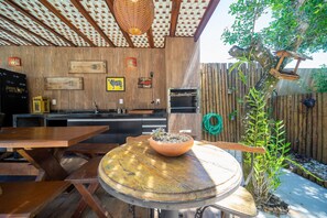 Deluxe House, 4 Bedrooms, Private Pool | Outdoor dining - Bz85 Casa com Piscina 200m da praia (Buzios)