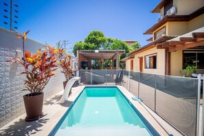 Deluxe House, 4 Bedrooms, Private Pool | Pool | Indoor pool, outdoor pool, open 9:00 AM to 7:00 PM, pool umbrellas - Bz85 Casa com Piscina 200m da praia (Buzios)