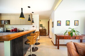 Interior - Bz85 Casa com Piscina 200m da praia (Buzios)