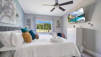 Townhouse, Beberapa Tempat Tidur, patio (Daisy’s Luxury Retreat) | 3 kamar tidur dan didekorasi berbeda-beda