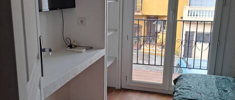 2 dormitoris, planxa i posts de planxar, wifi i roba de llit