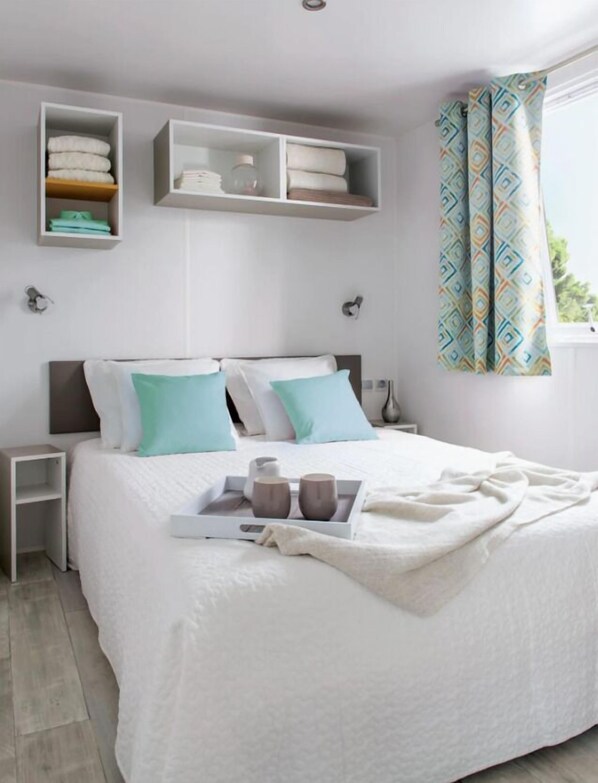 Cribs/infant beds, free WiFi