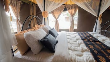10 bedrooms, bed sheets