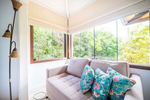 Deluxe House, 4 Bedrooms, Air conditioning | Living area - Bz86 Casa centro 600m da rua das pedras (Buzios)