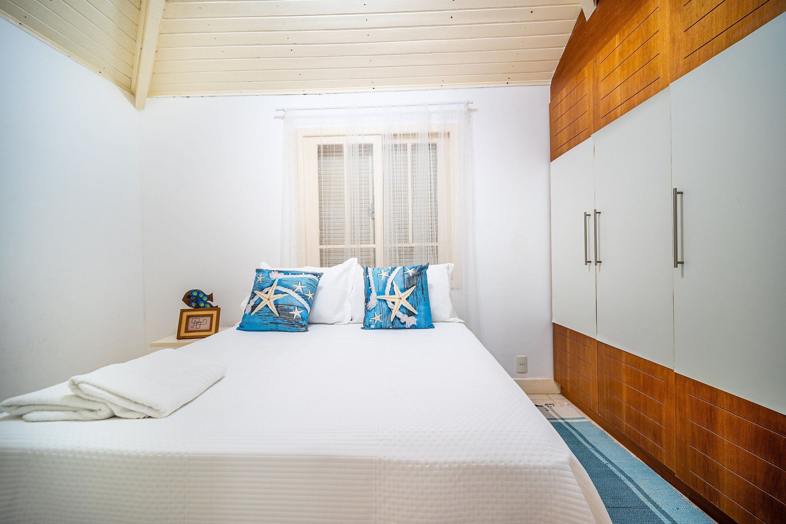 4 habitaciones, cortinas blackout y tabla de planchar con plancha 