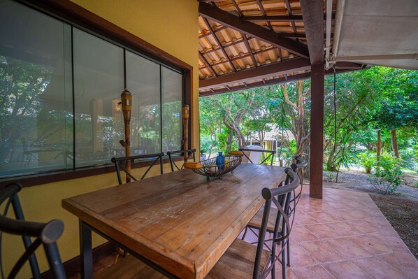Deluxe House, 4 Bedrooms, Air conditioning | Outdoor dining