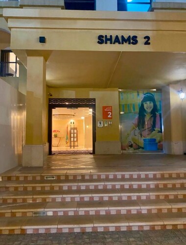 Charming 3-bedroom bed & breakfast with AC, WiFi in awesome Dubai