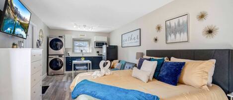 スタジオ キングベッド 1 台 キッチン (Donald’s Luxury Retreat) | 1 室のベッドルーム、客室ごとに異なる装飾、客室ごとに異なるインテリア