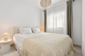 4 chambres, bureau, fer et planche Ă repasser, accĂšs au Wi-Fi (inclus)
