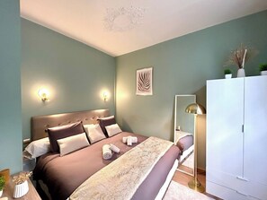1 slaapkamer, een strijkplank/strijkijzer, wifi, beddengoed
