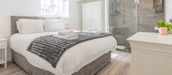 4-Bedroom Seafront House in Southend | Sea Views - Pass the Keys