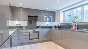 Fridge, microwave, oven, dishwasher