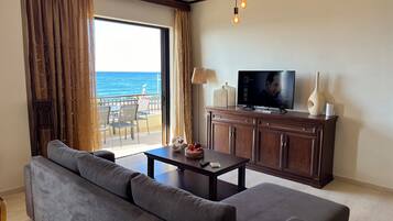 Apartamento, vista para o mar | Sala de estar | Smart TV 50 polegadas com canais digitais, Netflix