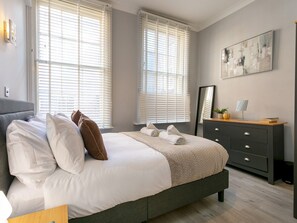 2 chambres, fer et planche à repasser, Wi-Fi gratuit, draps fournis