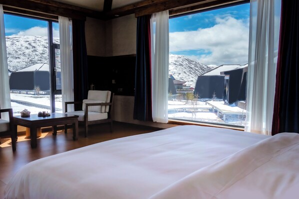 2 bedrooms, WiFi - LAGA Yak tent Spacious cabin under the Snow Mountain in charming Garzê (Garzê Tibetan Autonomous Prefecture)