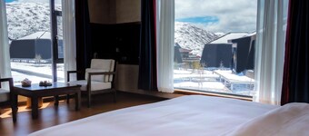 LAGA Yak tent Spacious cabin under the Snow Mountain in charming Garzê