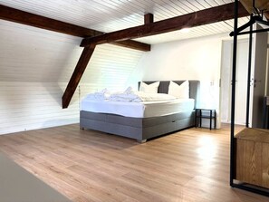 Casa | 6 dormitorios, tabla de planchar con plancha, wifi gratis y ropa de cama