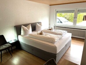 Talo | 6 makuuhuonetta, silitysrauta/-lauta, ilmainen Wi-Fi, vuodevaatteet