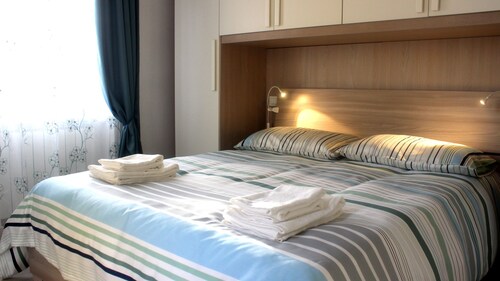 Renovated in the center and a stone's throw from the sea with parking facilities