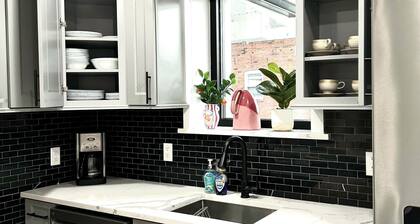 Stylish 2BR/2BA Apt near NYC Free Parking Full Kitchen & W/D