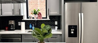 Stylish 2BR/2BA Apt near NYC Free Parking Full Kitchen & W/D