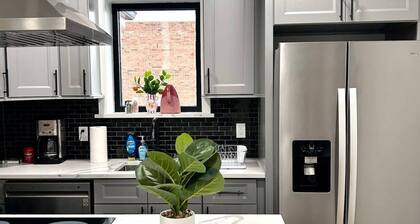 Stylish 2BR/2BA Apt near NYC Free Parking Full Kitchen & W/D