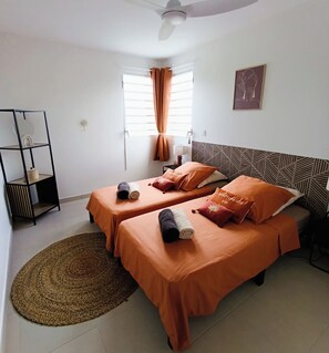 2 bedrooms, iron/ironing board, bed sheets