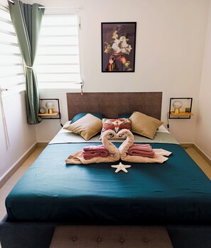 2 chambres, fer et planche à repasser, draps fournis