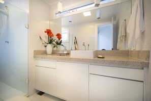 Deluxe-Haus, 4 Schlafzimmer, Klimaanlage | Badezimmer | Dusche, Haartrockner, Handtücher, Toilettenpapier