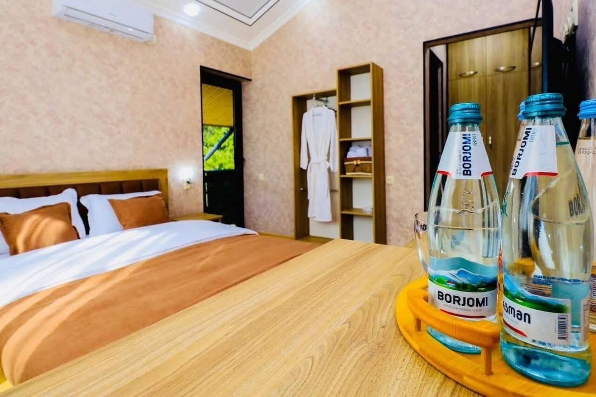 Comfort-Doppelzimmer, Balkon, Bergblick | Wohnbereich