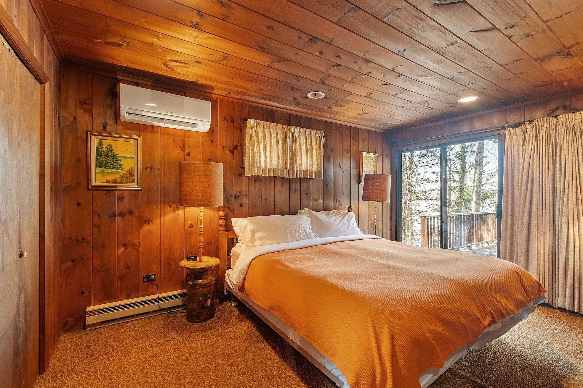 5 bedrooms, iron/ironing board, WiFi, bed sheets