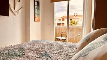 1 dormitorio, tabla de planchar con plancha, cuna de viaje y wifi gratis