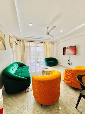 Smart TV, books, stereo - Urban Oasis Escape (Mombasa)