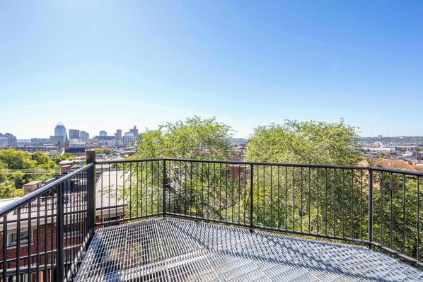 獨棟房屋, 多張床, 廚房, 城市景觀 (Queen City Views Suites) | 住宿一隅