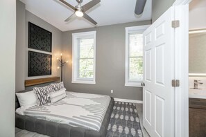Maison, plusieurs lits, cuisine, vue ville (Queen City Views Suites) | 5 chambres, Wi-Fi gratuit