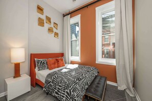 Apartemen, 1 Tempat Tidur Queen, dapur, pemandangan kota (Queen City Views 1) | 1 kamar tidur dan Wi-Fi gratis