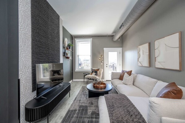 Apartment, 1 King Bed, Kitchen, Garden View (Queen City Views 4) | Living area | TV - Queen City Views 4 Chic Apt! (Cincinnati)