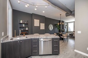 Apartment, 1 King Bed, Kitchen, Garden View (Queen City Views 4) | Interior - Queen City Views 4 Chic Apt! (Cincinnati)