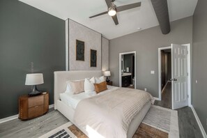 Apartment, 1 King Bed, Kitchen, Garden View (Queen City Views 4) | 1 bedroom, free WiFi - Queen City Views 4 Chic Apt! (Cincinnati)