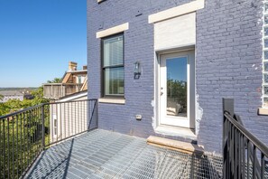 Apartamento, 1 cama King, cozinha, vista para o jardim (Queen City Views 4) | Área da propriedade