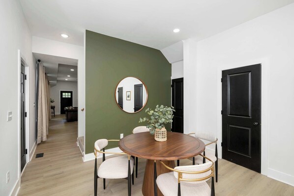 House, Multiple Beds, Kitchen, Garden View (Heights on Wayne by Blackhouse) | Dining