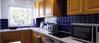 Apartmentsleeps3-balcony-valleyview-parking